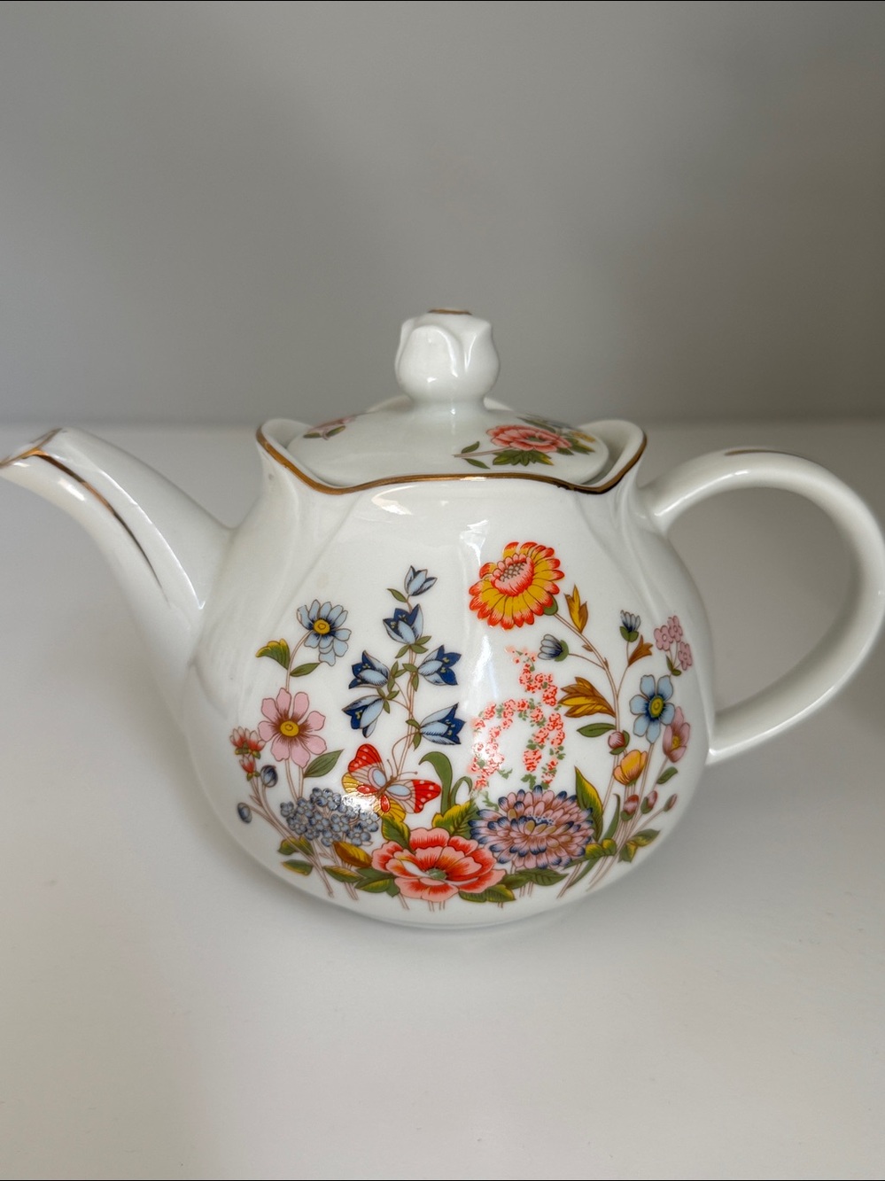 Beautiful vintage white Floral porcelain Teapot with Gold Trim made in Japan